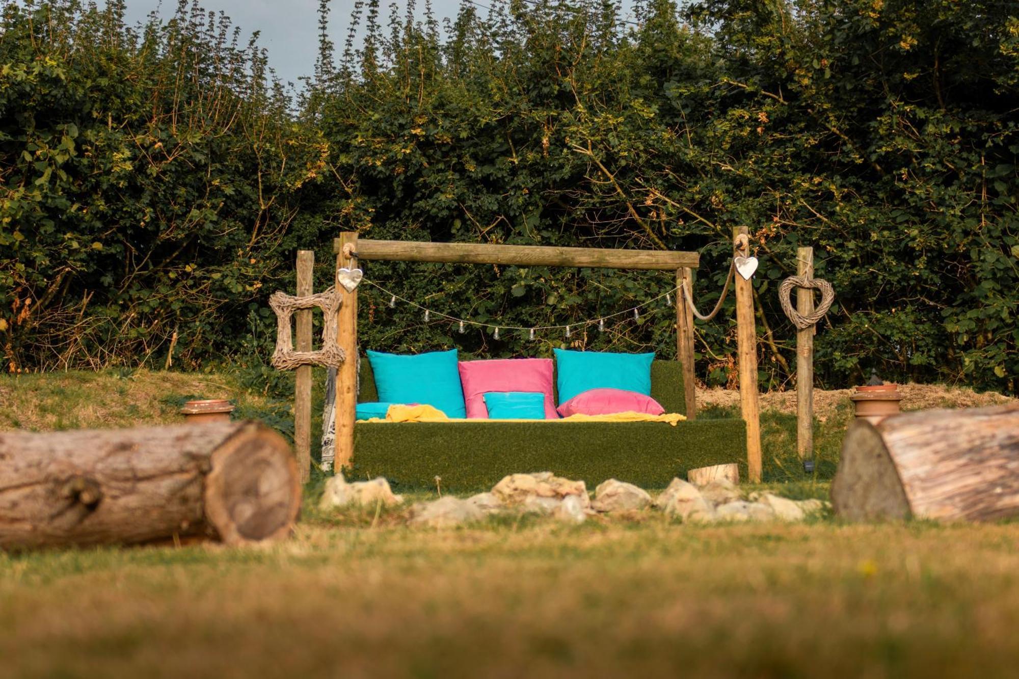 The Follies Glamping Otel Maidstone Dış mekan fotoğraf