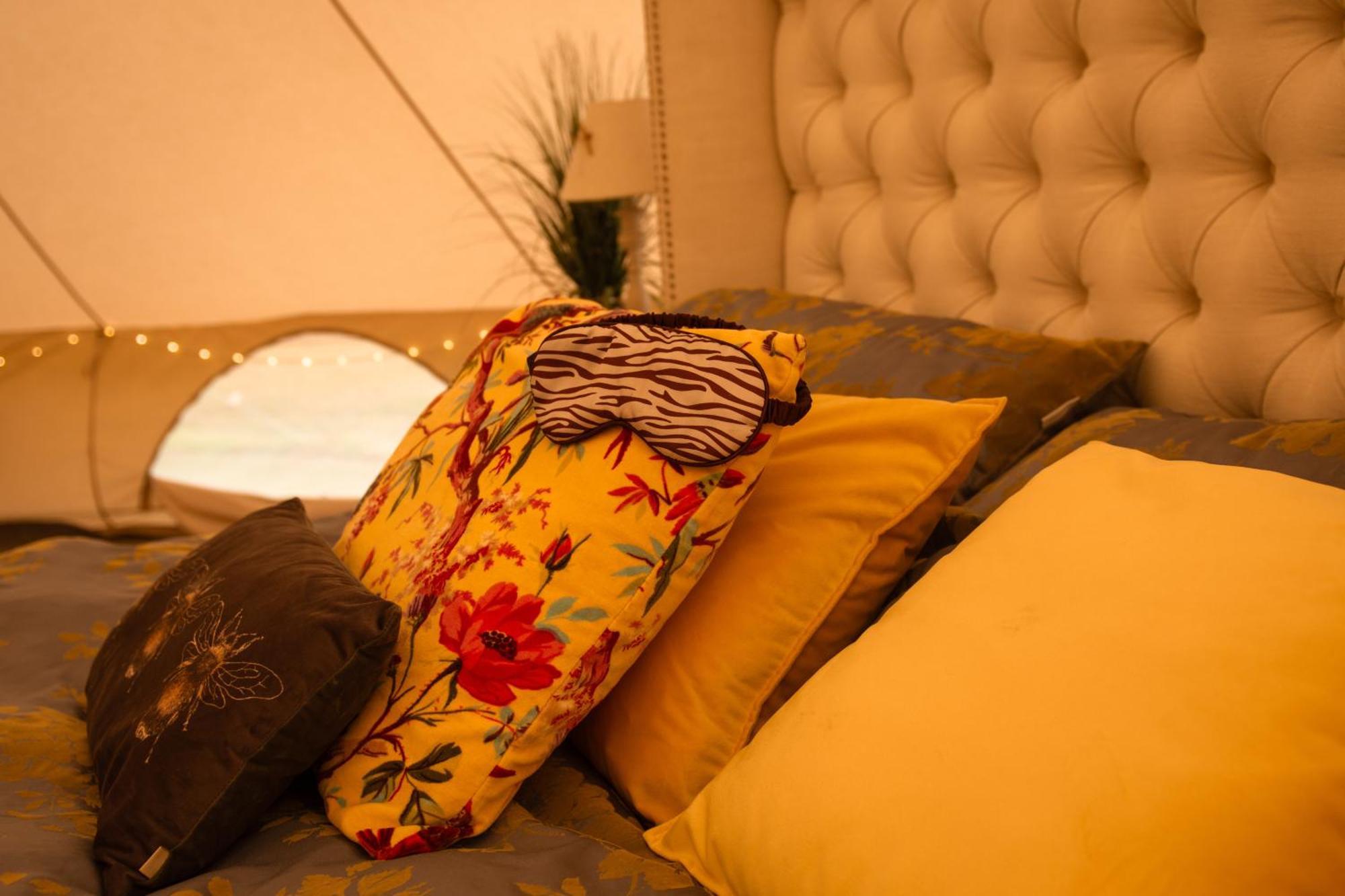 The Follies Glamping Otel Maidstone Dış mekan fotoğraf