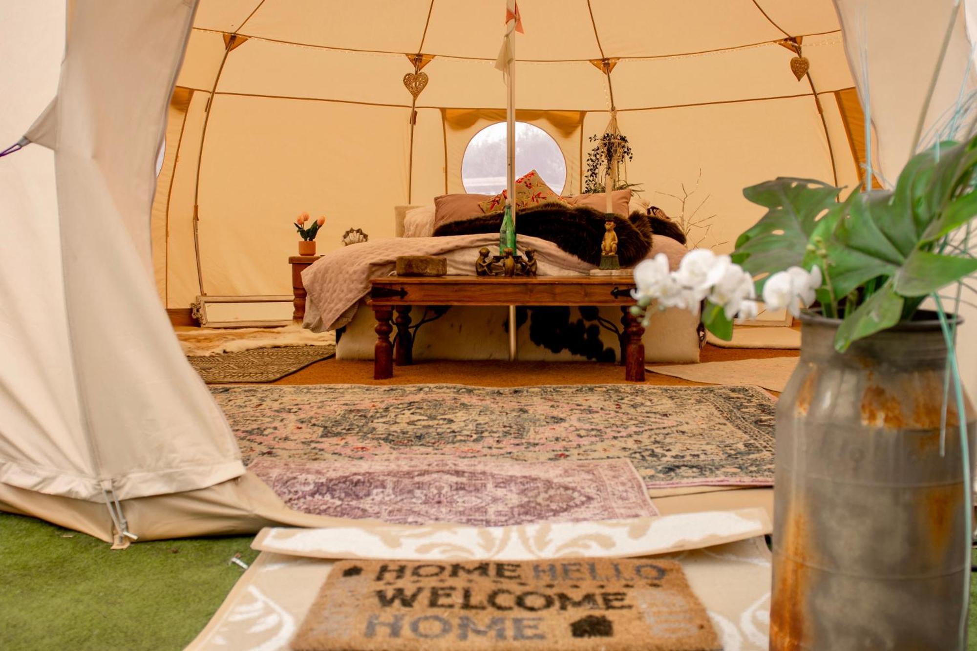 The Follies Glamping Otel Maidstone Dış mekan fotoğraf