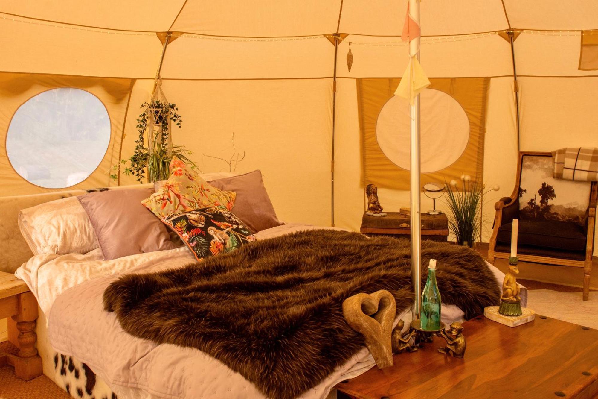The Follies Glamping Otel Maidstone Dış mekan fotoğraf