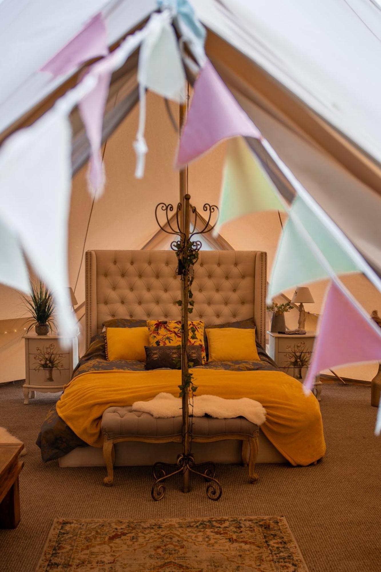 The Follies Glamping Otel Maidstone Dış mekan fotoğraf