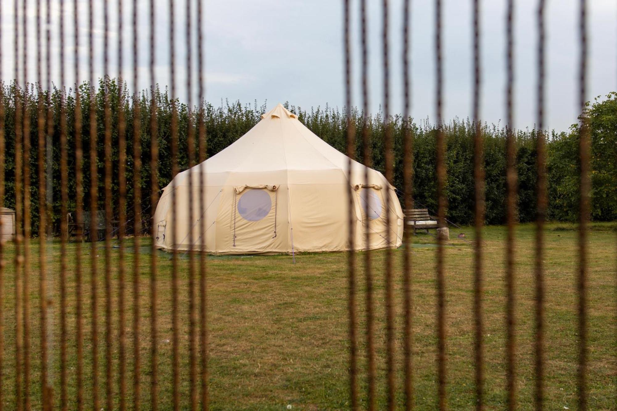 The Follies Glamping Otel Maidstone Dış mekan fotoğraf